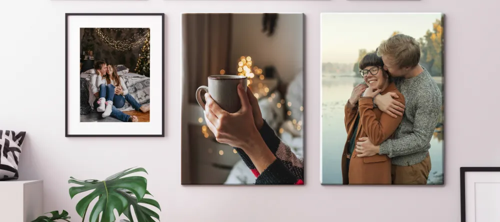 Christmas canvas prints. Framed and classic canvas prints with winter motifs. 